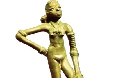 Escultura 'Dancing girl' restaurada em livro didático indiano após controvérsia