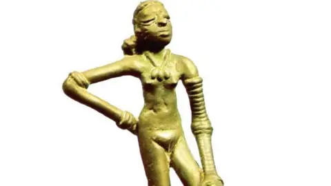 Escultura 'Dancing girl' restaurada em livro didático indiano após controvérsia