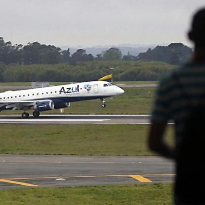 Azul planeja cortar voos domésticos devido ao aumento do preço do combustível
