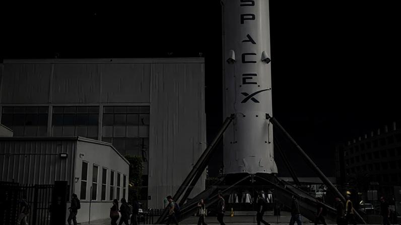 SpaceX de Elon Musk avaliada em quase US$ 1,8 trilhão antes de venda de ações recorde