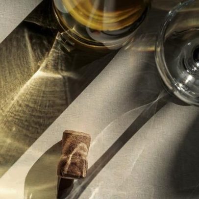 Qual é o melhor método para resfriar rapidamente uma garrafa de vinho