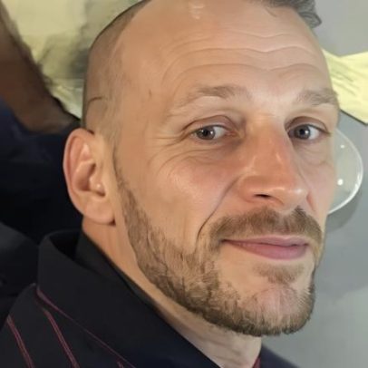 Passageiro disruptivo contido em voo da Jet2 morre