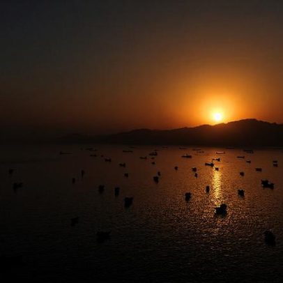 Irã fecha Hormuz; setor de serviços cresce em março