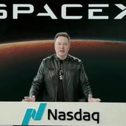 Elon Musk abre pregão na Nasdaq antes de SpaceX negociar
