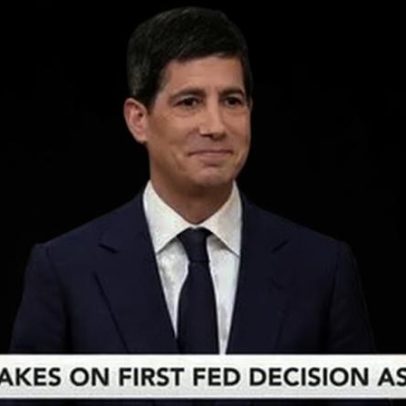 Warsh enfrenta seu primeiro grande teste como presidente do Fed