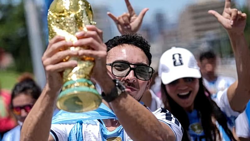 Argentina fans gather in downtown Kansas City ahead of the World Cup clash against Algeria. Follow live updates and scores from the ARG vs ALG Fifa World Cup 2026 Group J match.