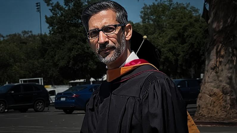 Dezenas saem durante discurso de Sundar Pichai a formandos de Stanford