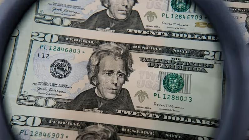 Impressão de notas de dólar no US Bureau of Engraving and Printing, em Washington