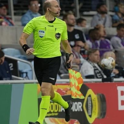 Impedimento semi-automatizado chega à Copa e como árbitro o usa