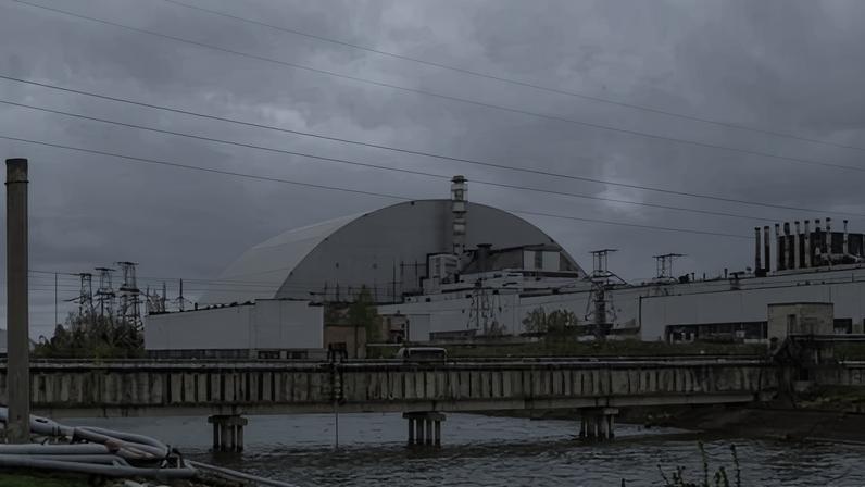 Drone russo atinge edifício que armazenava combustível nuclear perto de Chornobyl