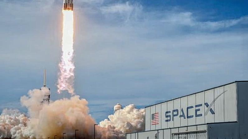 SpaceX inicia negociação na bolsa dos EUA com avaliação de US$ 1,77 trilhão