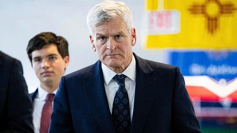 Bill Cassidy acusa Trump de tratar o Congresso como mera extensão