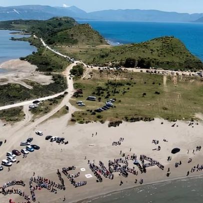 Albania tenta manter wetlands com flamingos diante de turismo e influência externa