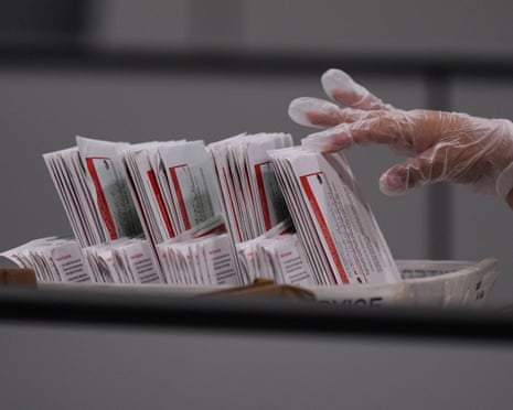 Trump acusa fraude na Califórnia por contagem lenta; sistema antifraude funciona