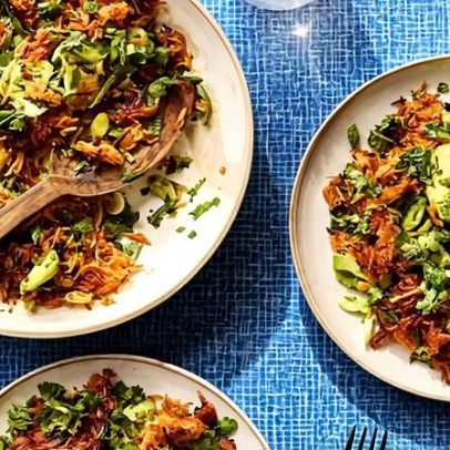Georgina Hayden apresenta arroz crocante com gochujang e salada de abacate
