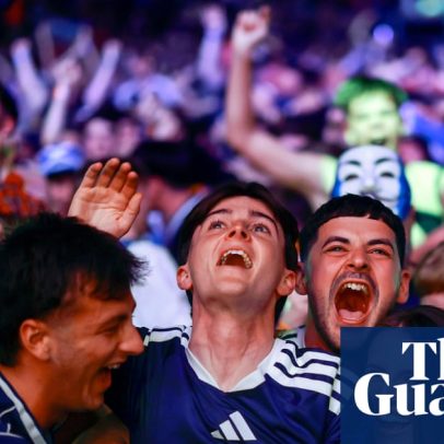 Alegria e madrugada: como a Escócia comemorou a vitória na Copa