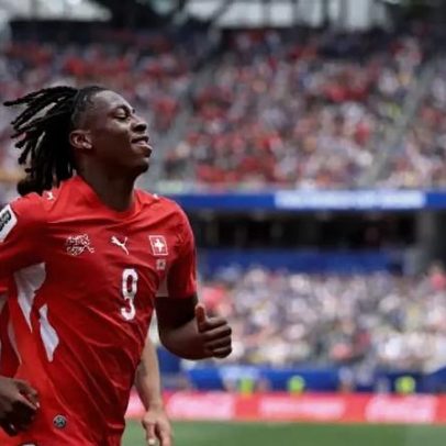 Atacante suíço faz dois gols e se emociona, diz estar no melhor momento