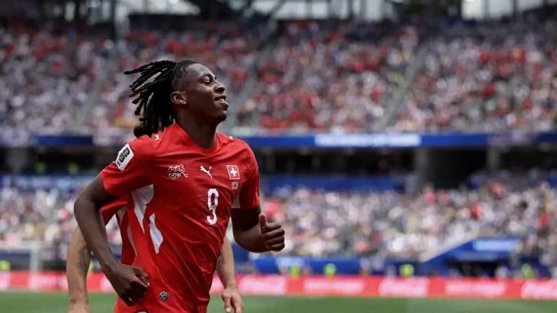 Johan Manzambi marcou dois gols para dar a vitória a Suiça contra a Bósnia –