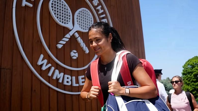 Raducanu luta para estar apta para Wimbledon após perder treino