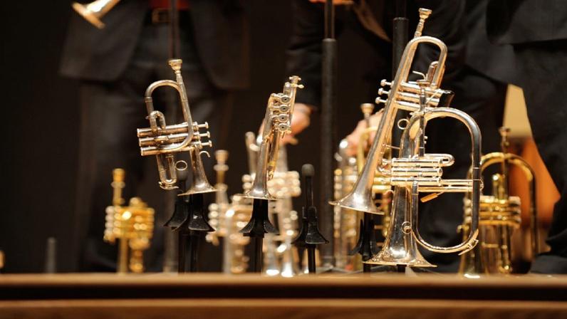 Instrumentos de metal ficam atrás na orquestra, mas ganham destaque em apresentação de quinteto. Imagem: The United States Army Band