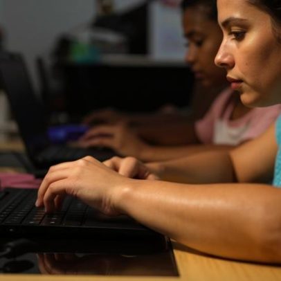 IA na sala de aula desperta preocupação de pais e especialistas nos EUA