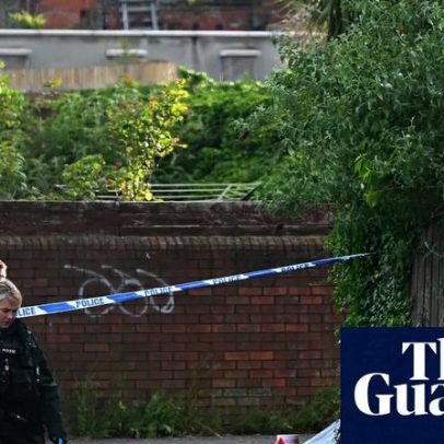 Homem ferido em ataque com faca em Belfast; Starmer chama repugnante
