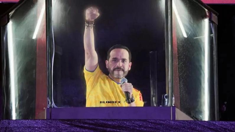 "Para aqueles que semearam violência, terror, narcotráfico e corrupção durante todos esses anos: o tempo de vocês acabou", disse Espriella