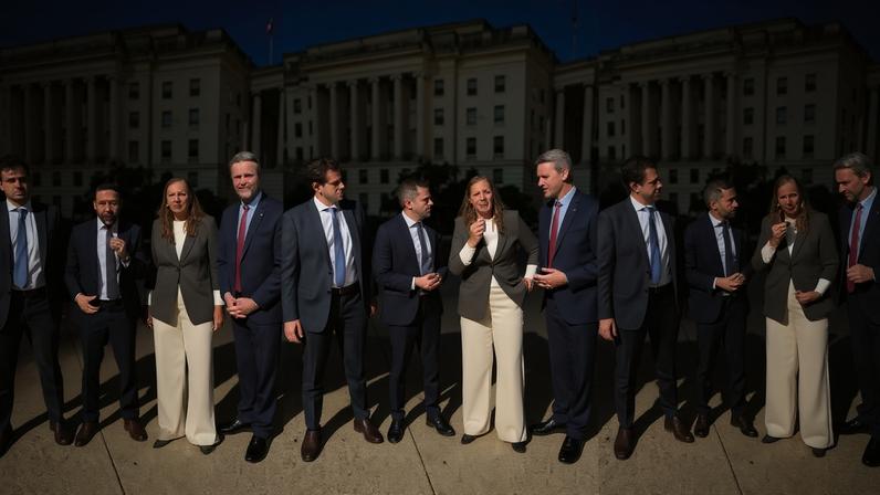 Deputados da base de Lula vão aos Estados Unidos por ajuda contra Flávio, PCC e tarifaço