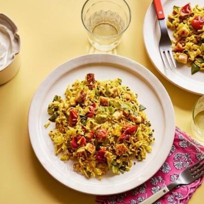 Receita rápida de arroz frito com paneer com especiarias de nigella