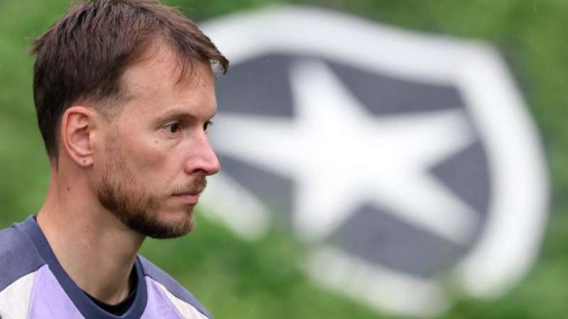 Neto tem o futuro indefinido no Botafogo –