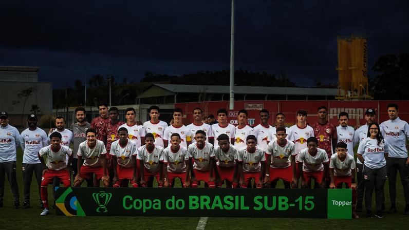 Jogadores do time sub-15 do Red Bull Bragantino.