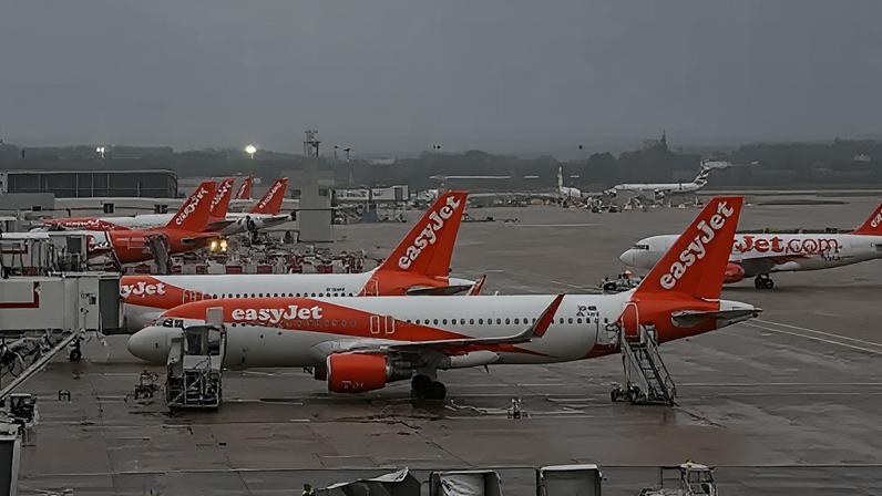 Centenas de voos em Heathrow e Gatwick atrasados por tempestades