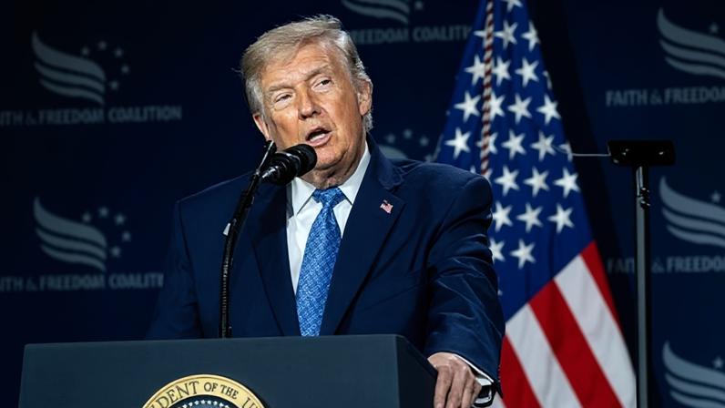 Trump chama Democratas de 'comunistas sem Deus' em mensagem para as midterms