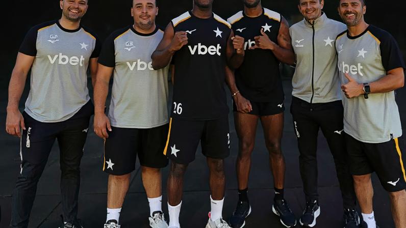 Júnior Santos e Patrick de Paula realizam trabalhos físicos em reapresentação antecipada –
