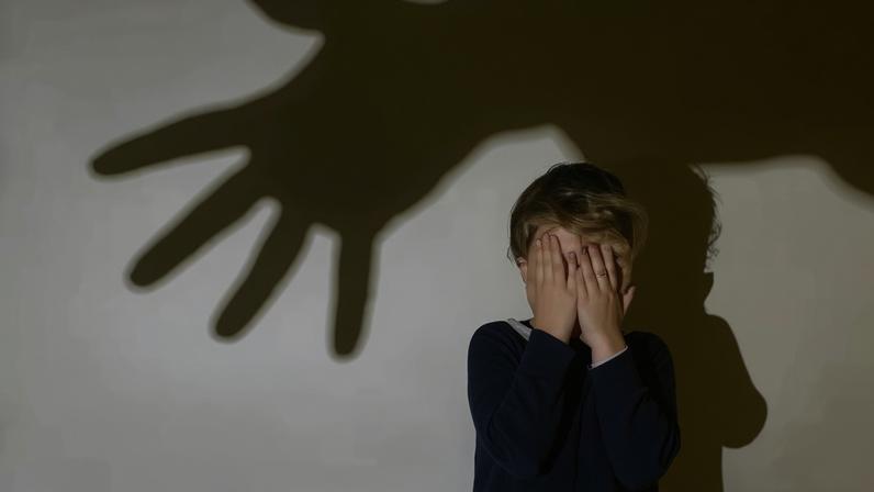 Crianças têm o direito de serem criadas livres de todas as formas de violência, diz autora de estudo