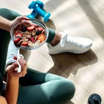 Alimentos que elevam o desempenho físico: o que atletas comem