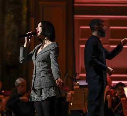 St. Vincent mostra transformações orquestrais majestosas em art-pop aguda