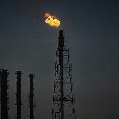 Petróleo sobe 2% com novas tensões no Oriente Médio