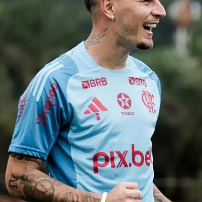 Técnico uruguaio fala abertamente sobre a condição física de Varela, do Flamengo