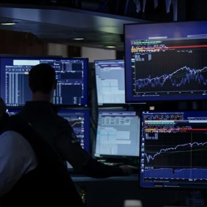 Bolsas de NY fecham sem direção; foco em techs e risco geopolítico