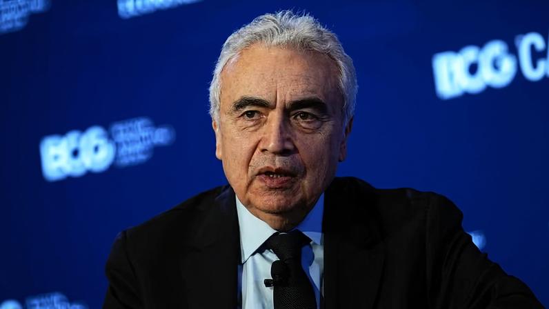 Fatih Birol, diretor executivo da Agência Internacional de Energia (AIE), na Cúpula Mundial da Economia da Semafor, durante as reuniões de primavera do Fundo Monetário Internacional (FMI) e do Banco Mundial, em Washington, DC, EUA, na terça-feira, 14 de abril de 2026 — Foto: Aaron Schwartz/Bloomberg