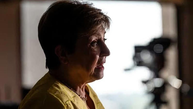 Kristalina Georgieva, diretora-gerente do Fundo Monetário Internacional (FMI), durante entrevista para o podcast 'Leaders with Francine Lacqua' em Londres, Reino Unido, na quarta-feira, 22 de abril de 2026 — Foto: Jose Sarmento Matos/Bloomberg