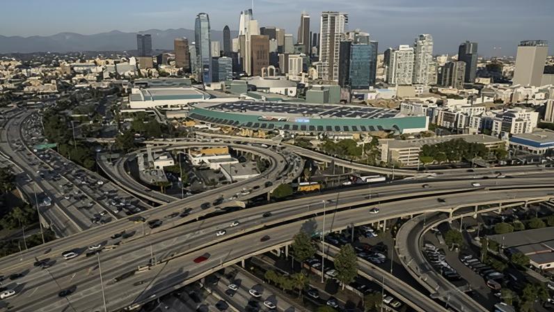 Juiz rejeita ação da administração Trump sobre cidade santuário em LA