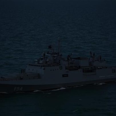 Fragata russa dispara tiros de advertência contra iate britânico no Canal