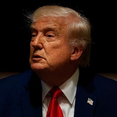 Trump diz que militares dos EUA estão em alerta e pede a Israel para não retaliar o Irã
