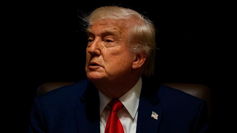 O presidente dos EUA, Donald Trump, disse que iria ligar imediatamente para o primeiro-ministro israelense sobre os ataques do Irã a Israel — Foto: Samuel Corum/Sipa/Bloomberg