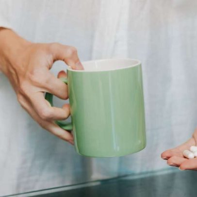 Remédios não devem ser tomados com café; erro comum entre pacientes