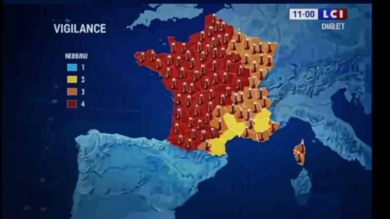 Imagem de diferentes canais de notícias franceses exibindo um mapa da França, durante o pico da onda de calor, em 24 de junho de 2026.