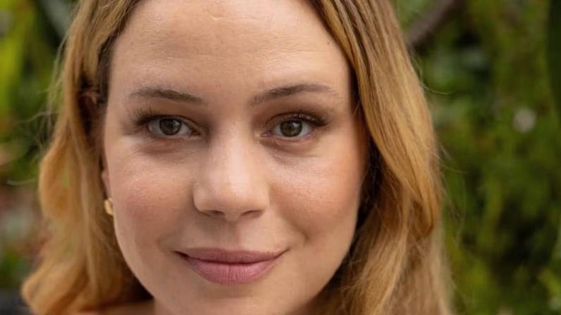 Leandra Leal posa com os filhos e comenta sobre adoção