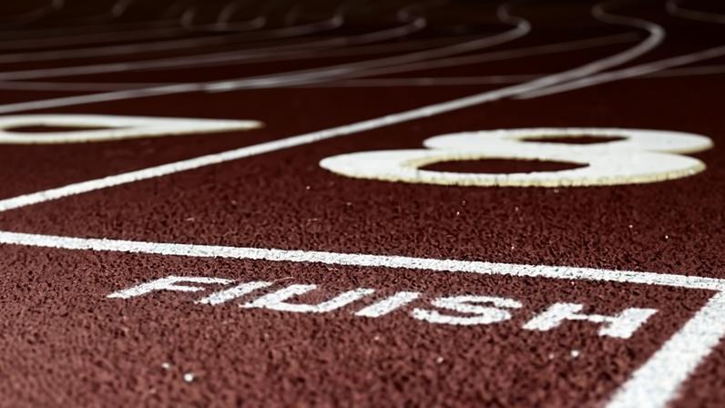 Atleta trans de 14 anos enfrenta ataques e preconceito